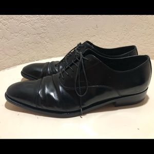 SALVATORE FERRAGAMO CAP TOE OXFORD SHOE